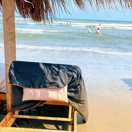 Mamaia Nord! 1 Minut Pana La Plaja !!! Апартаменты Нэводари
